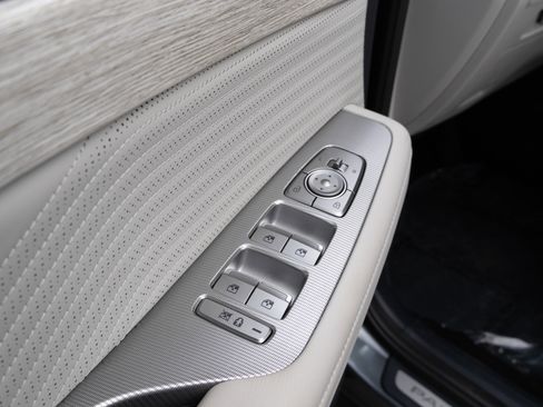 Used 2024 Hyundai Palisade Calligraphy image 12