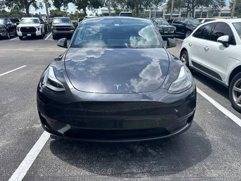 Used 2024 Tesla Model Y Long Range AWD/4WD image 2