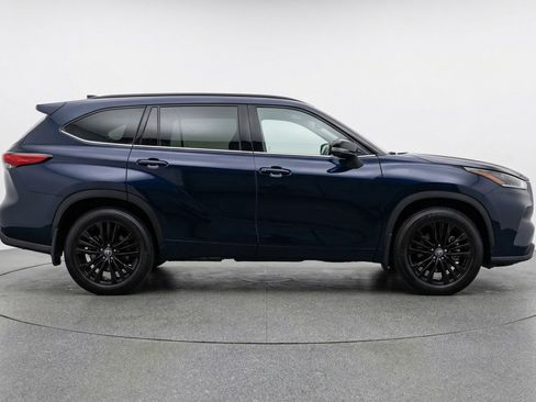 Used 2025 Toyota Highlander XSE image 11