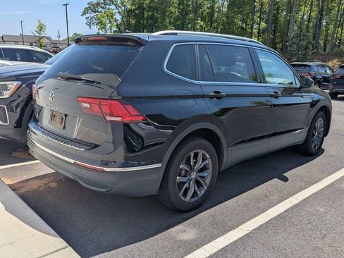 Used 2023 Volkswagen Tiguan SE image 2