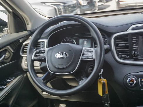 Used 2019 Kia Sorento AWD V6 image 17