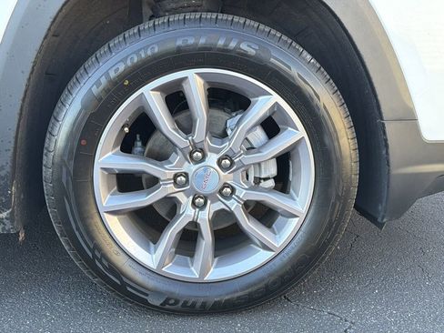 Used 2023 GMC Terrain SLT image 12