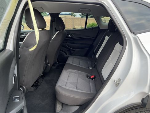 Used 2024 Chevrolet Trax LS w/ LS Convenience Package FWD image 17