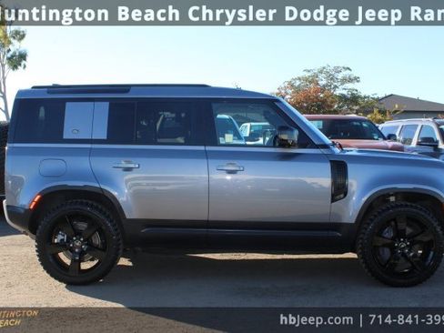 Used 2023 Land Rover Defender 110 SE image 6