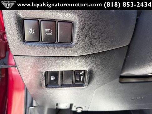 Used 2019 Toyota C-HR Limited FWD image 19