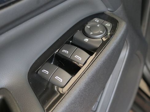 Used 2023 Chevrolet Equinox Premier FWD image 10
