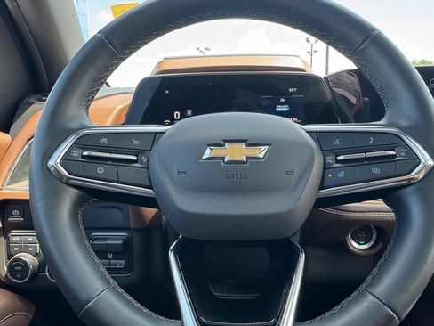 Used 2025 Chevrolet Suburban High Country AWD/4WD image 20