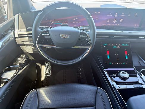 Certified 2025 Cadillac Escalade Sport AWD/4WD image 23