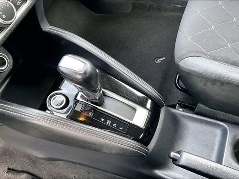 Used 2019 Nissan Kicks S image 17