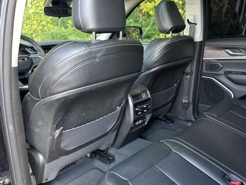 Used 2022 Jeep Grand Cherokee Limited 4xe image 29