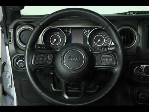 Used 2022 Jeep Wrangler Willys image 16