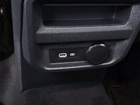 Used 2022 Volkswagen Tiguan SE image 19