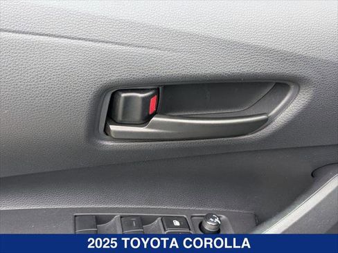 Used 2025 Toyota Corolla LE FWD image 11