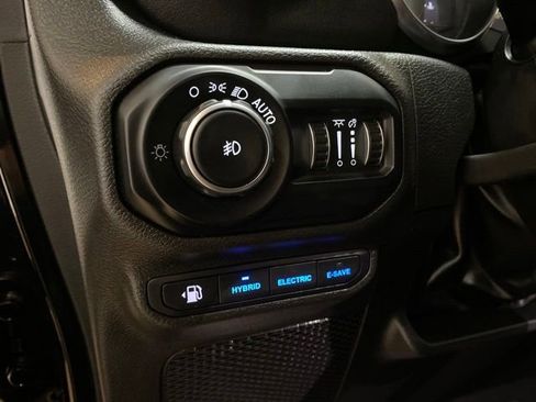 Used 2022 Jeep Wrangler Unlimited Sahara AWD/4WD image 34