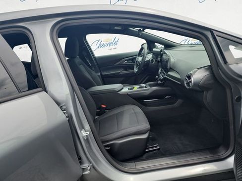 Used 2026 Chevrolet Equinox EV LT FWD image 13