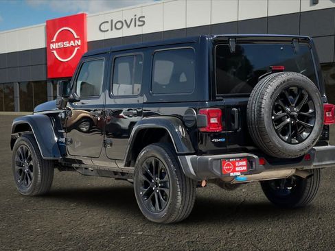 Used 2024 Jeep Wrangler Unlimited Sahara AWD/4WD image 7