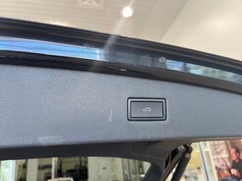 Used 2024 Volkswagen Tiguan SE AWD/4WD image 18