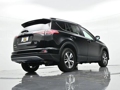Used 2018 Toyota RAV4 XLE AWD/4WD image 30