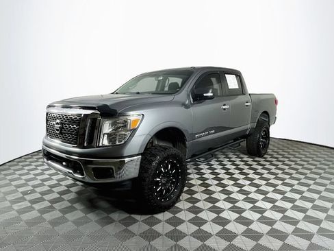 Used 2018 Nissan Titan SV w/ SV Convenience Package AWD/4WD image 4