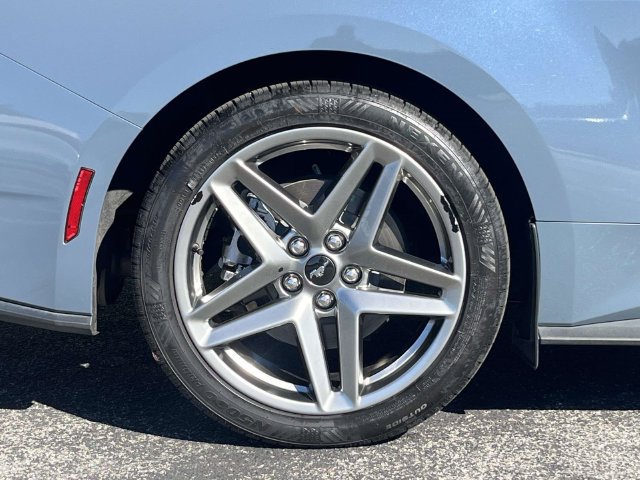 Certified 2024 Ford Mustang Coupe RWD image 11