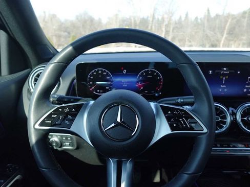 Used 2026 Mercedes-Benz GLB 250 4MATIC image 23