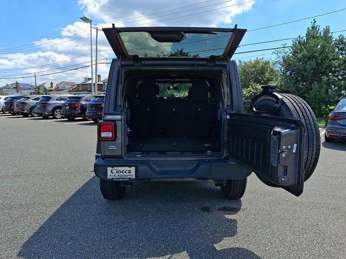 Used 2022 Jeep Wrangler Unlimited Sport AWD/4WD image 27
