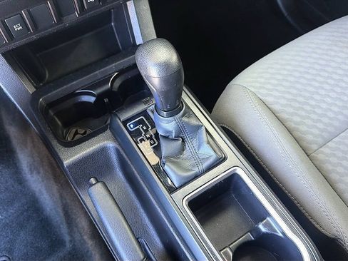 Used 2021 Toyota Tacoma SR5 AWD/4WD image 13