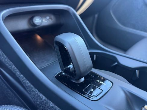 Certified 2025 Volvo XC40 B5 Core image 16