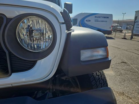 Used 2025 Jeep Gladiator Sport AWD/4WD image 31