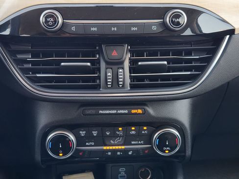 Used 2022 Ford Escape Titanium w/ Titanium Premium Package image 20