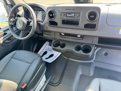 Used 2025 Mercedes-Benz Sprinter 2500 image 13