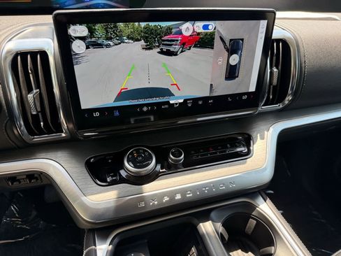 Used 2025 Ford Expedition Max Platinum AWD/4WD image 18