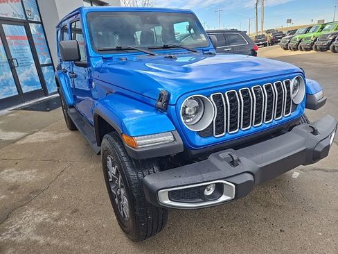 Used 2024 Jeep Wrangler Sahara w/ Technology Group AWD/4WD image 13