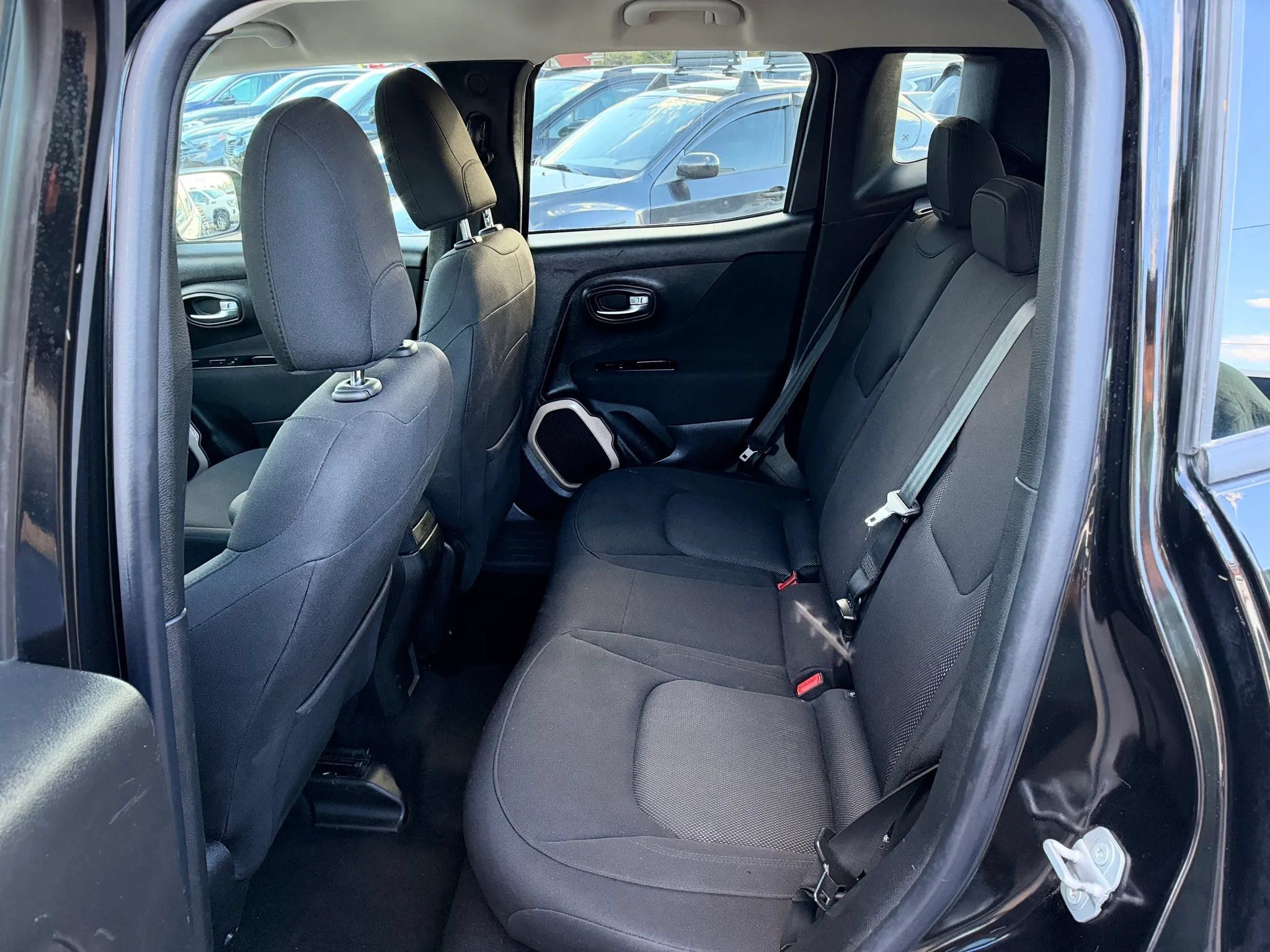 Used 2015 Jeep Renegade Latitude w/ Cold Weather Group II AWD/4WD image 15