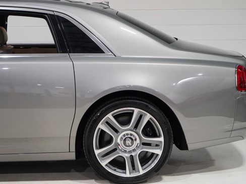 Used 2015 Rolls-Royce Ghost RWD image 33