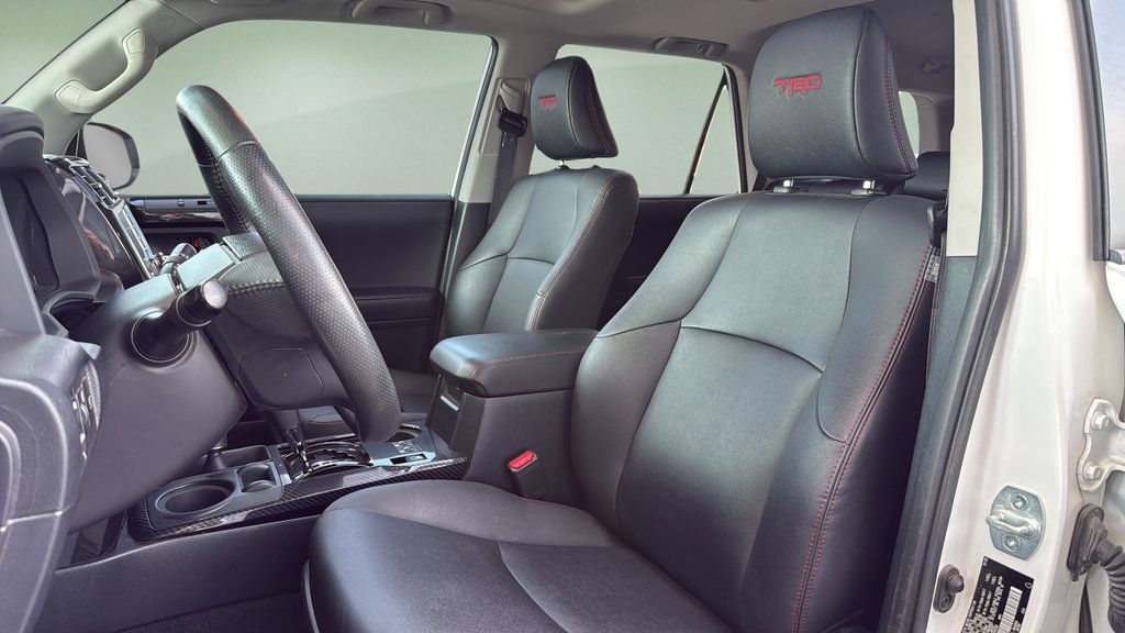 Used 2020 Toyota 4Runner Venture w/ Moonroof Package AWD/4WD image 21