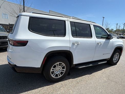 Used 2024 Jeep Wagoneer 4WD image 8