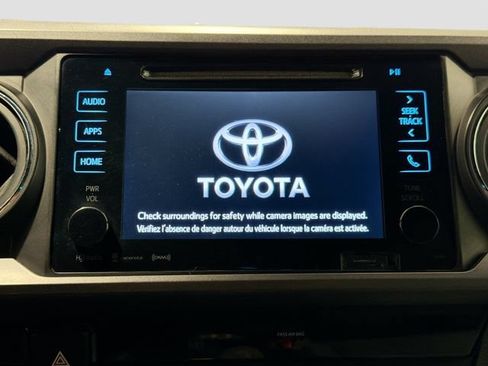 Used 2018 Toyota Tacoma TRD Sport AWD/4WD image 12