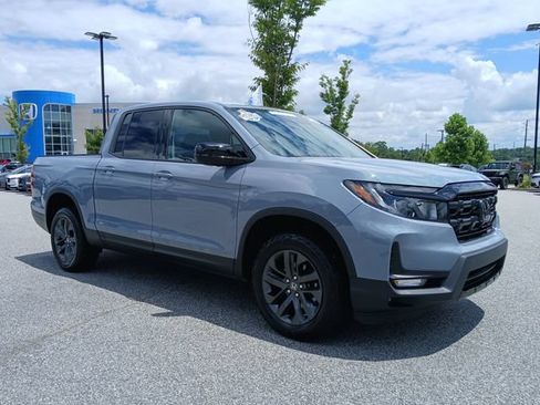 Certified 2025 Honda Ridgeline Sport image 3