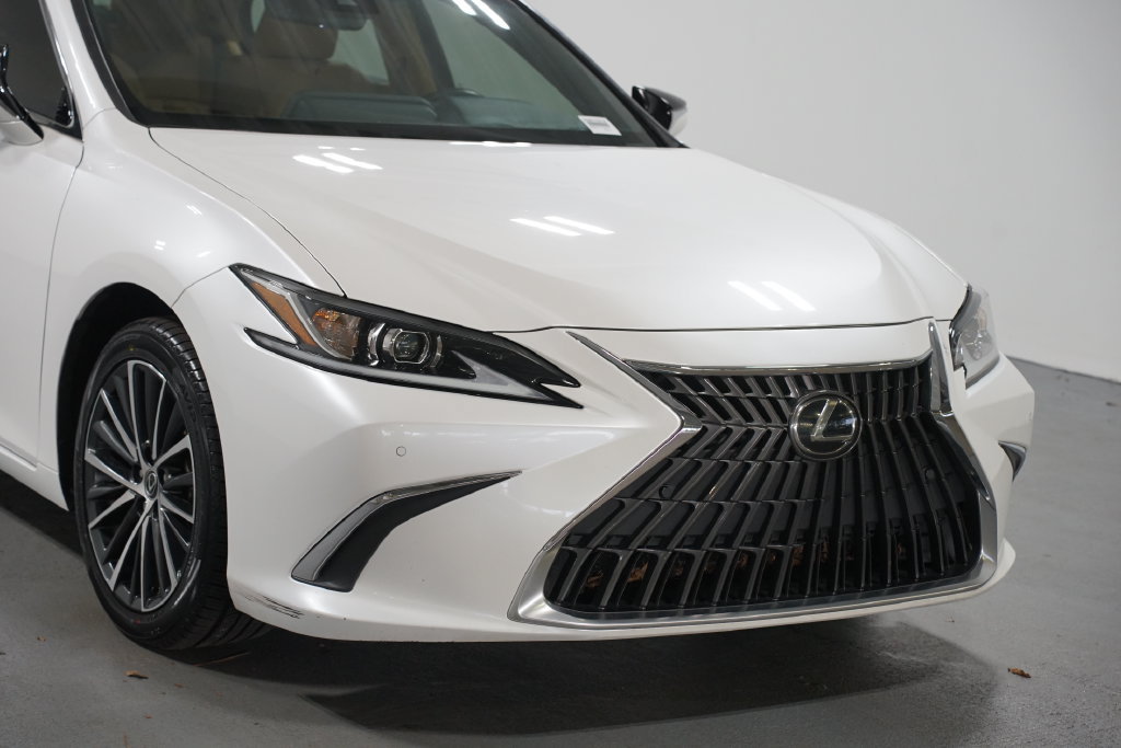 Used 2024 Lexus ES 350 w/ Premium Package FWD image 4