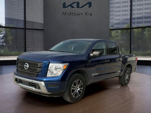 Used 2022 Nissan Titan SV image 7