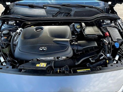 Used 2017 INFINITI QX30 Premium w/ Navigation Package image 9