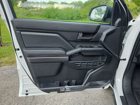 New 2026 Toyota 4Runner SR5 AWD/4WD image 24