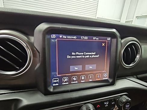 Used 2022 Jeep Gladiator Rubicon w/ Cold Weather Group image 17