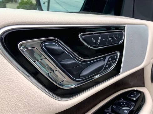 Used 2019 Lincoln Navigator Reserve AWD/4WD image 34