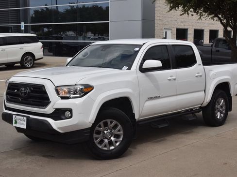 Used 2018 Toyota Tacoma SR5 AWD/4WD image 37