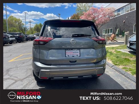 Certified 2024 Nissan Rogue SL w/ SL Premium Package AWD/4WD image 4