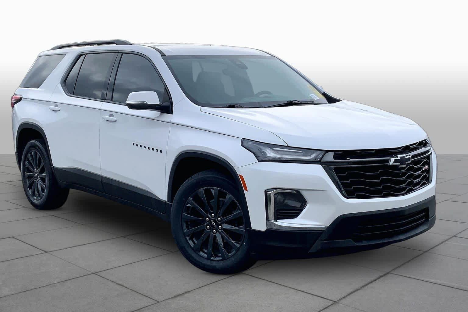 Used 2023 Chevrolet Traverse RS FWD image 3