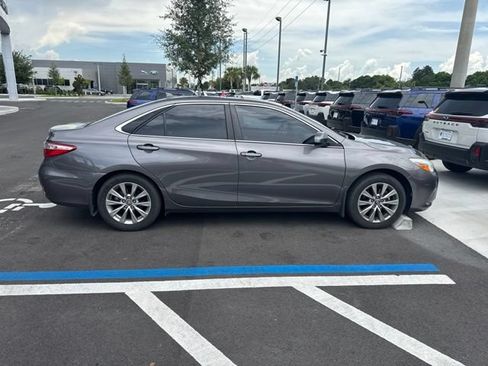 Used 2017 Toyota Camry XLE w/ Moonroof Package FWD image 4