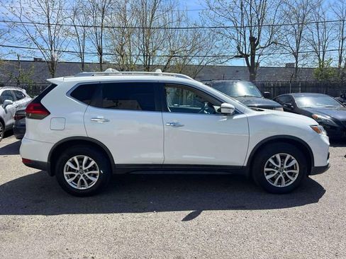 Used 2017 Nissan Rogue SV w/ SV Premium Package image 5